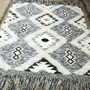 Saiggy kilim carpet