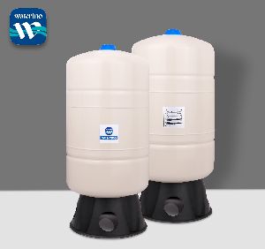 Water pressure tank