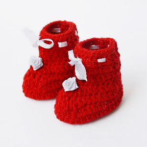 One flower crochet baby booties