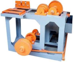 Manual chain link fence machine