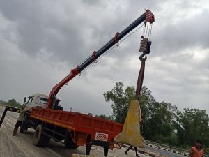 Truck Crane Rental Service