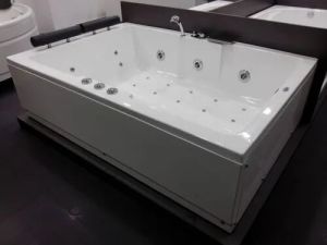 Jacuzzi Straight Line Bathtub