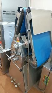 Dough sheeter machine