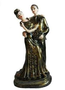 Polyresin Couple Showpiece