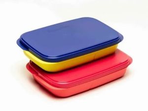 tupperware lunch boxes