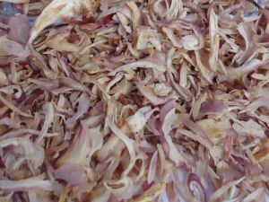 dehydrated pink onion kibbled