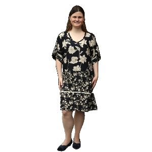 Women's dress with floral pattern black