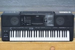 YAMAHA PSR-SX700 ARRANGER WORKSTATION KEYBOARD