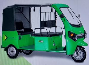 kinetic green safar smart e-rickshaw