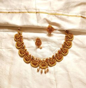 Lakshmi Pear Neckpiece Set TI04