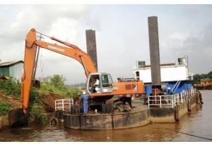 Back Hoe Dredger