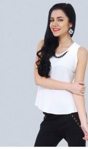 Manhattan Fashionista White Necklace Top