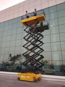 Self Propelled Scissor Lift