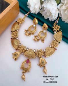 Matte Hasdi Necklace Set