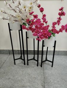 Round Metal Planter With Stand