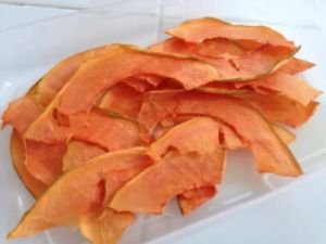 dehydrated papaya slices