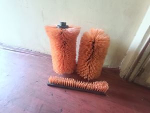 Milk can scrubber brush plastic body