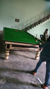 Standard snooker table