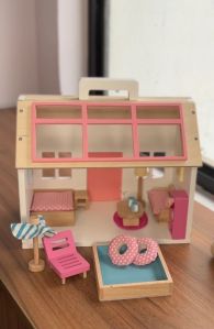 Pops Pool Side Villa - Mini doll house Kids toys