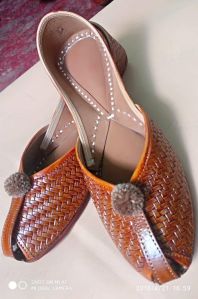 Women Pure Leather Jutti