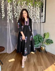 Ladies Fancy Black Floral Printed Kurta Set