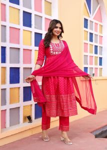 Ladies Pink Nayra Cut Kurti Set