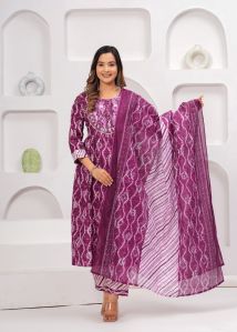 Ladies Purple Nayra Cut Kurti Set