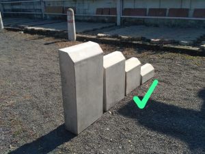 Concrete kerb stone