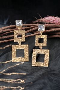 Long texture earrings