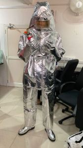 Signature aluminized fire proximity suit