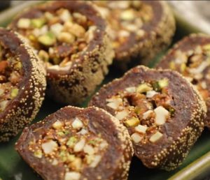 Khajur dry fruits roll