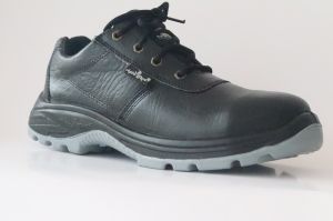 STRIKER PRO safety shoes