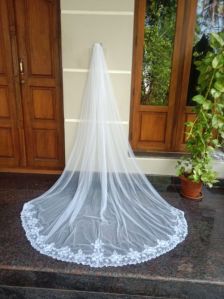 Holly cammunion veil