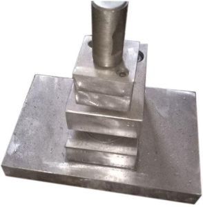 Sheet metal cutting die