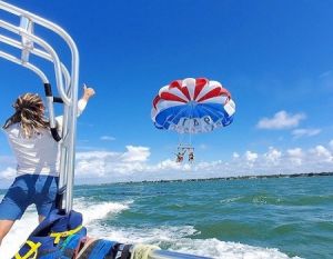 parasailing boats activity