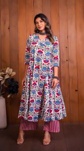 Overlapping kurti