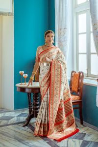 AF837 Ladies White Zari Woven Patola Silk Banarasi Saree with Blouse