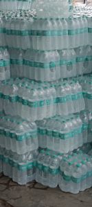 2 liter bisleri water bottles