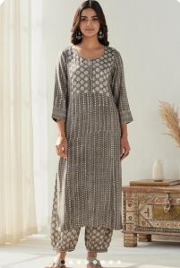 Vardhini Women Kurta & Kurta set