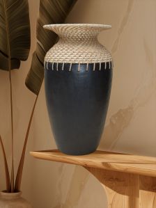 Vase neck with cane