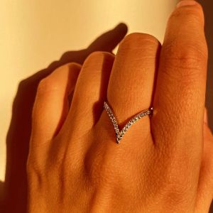 SPARKLING V SHAPE 925 SILVER RING