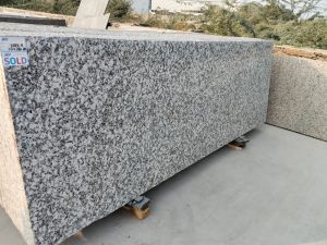 white p granite