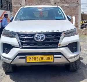 Fortuner rental indore