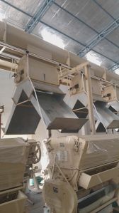 Raw cotton conveyor