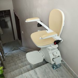 Acorn Stairlift Superglide 130 For Straight Stairs