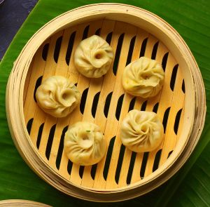 CHEESYLICIOUS MOMOS