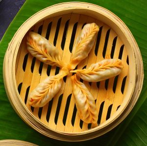 SPICY VEGGIE MOMOS