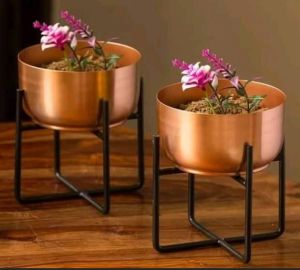 IRON PLANTER WITH STAND