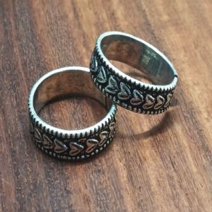 Nipstec Round Silver Plated Toe Ring