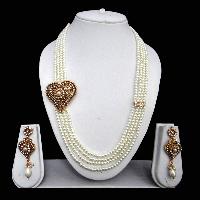 Stylish Pearl Mala Set